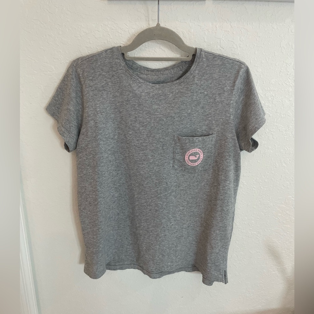 🔥Vineyard vines gray and pink tshirt size small